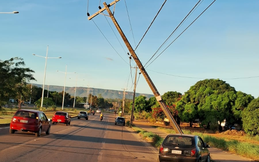 Acidentes com postes em 2024 causaram interrupções de energia para mais de 100 mil tocantinenses