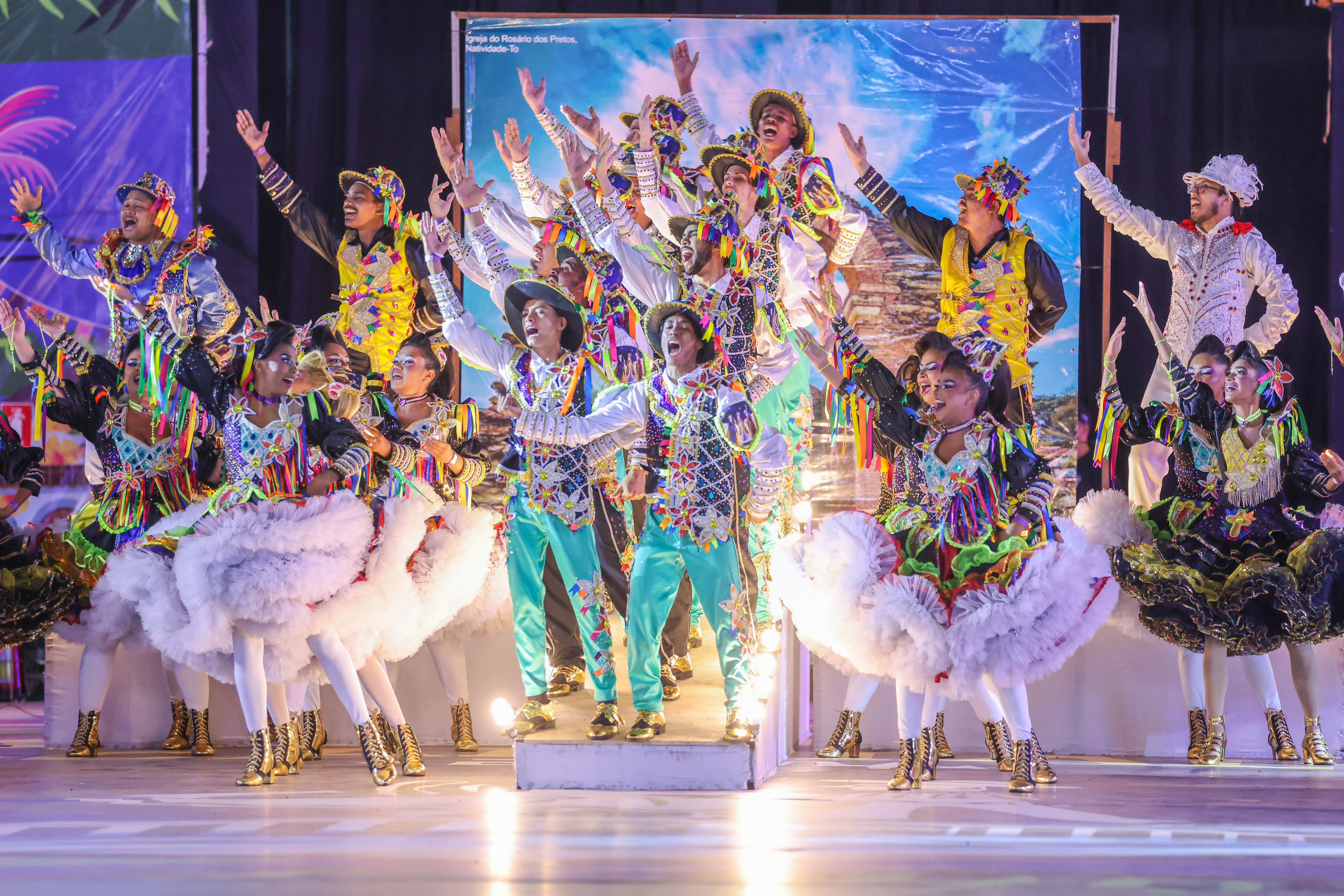 Apuração e show do Trio Bacana fecham com chave de ouro 32º Arraiá da Capital