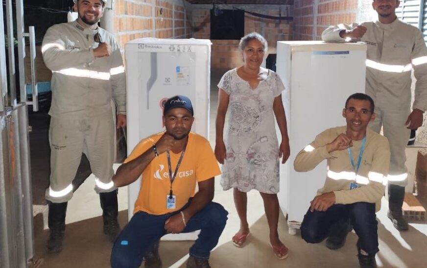 Nossa Energia entrega 114 geladeiras para famílias tocantinenses