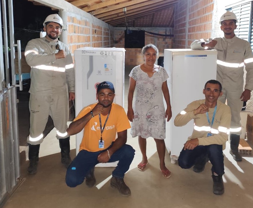 Nossa Energia entrega 114 geladeiras para famílias tocantinenses