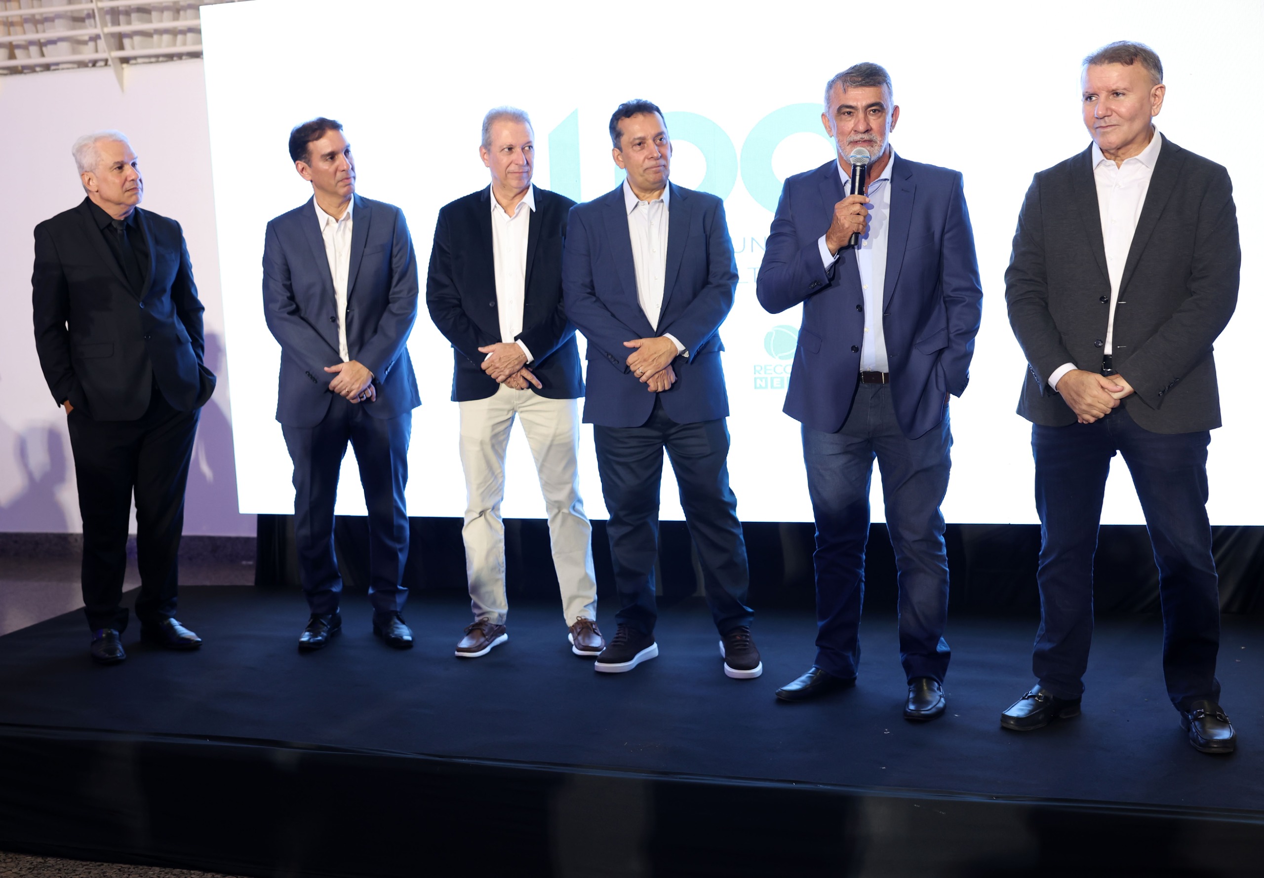 Presidente da Aleto se reúne com comunicadores e prefeitos em evento de novo Grupo de Comunicação